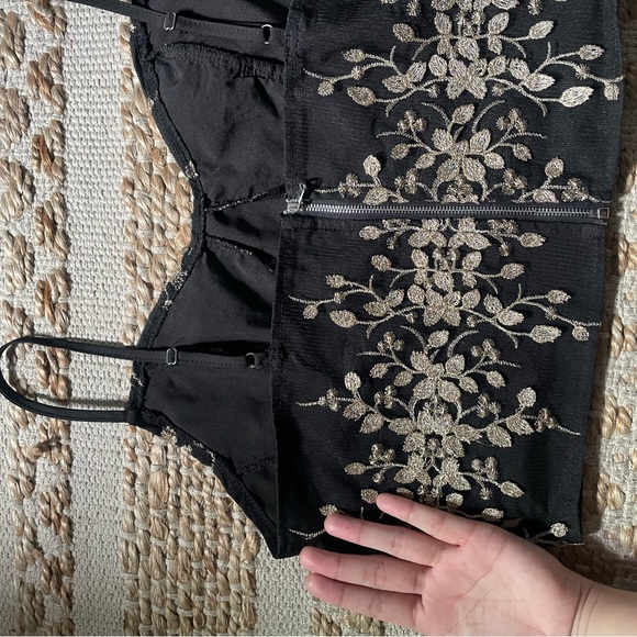 Black and gold zip up top - Picture 5 of 7